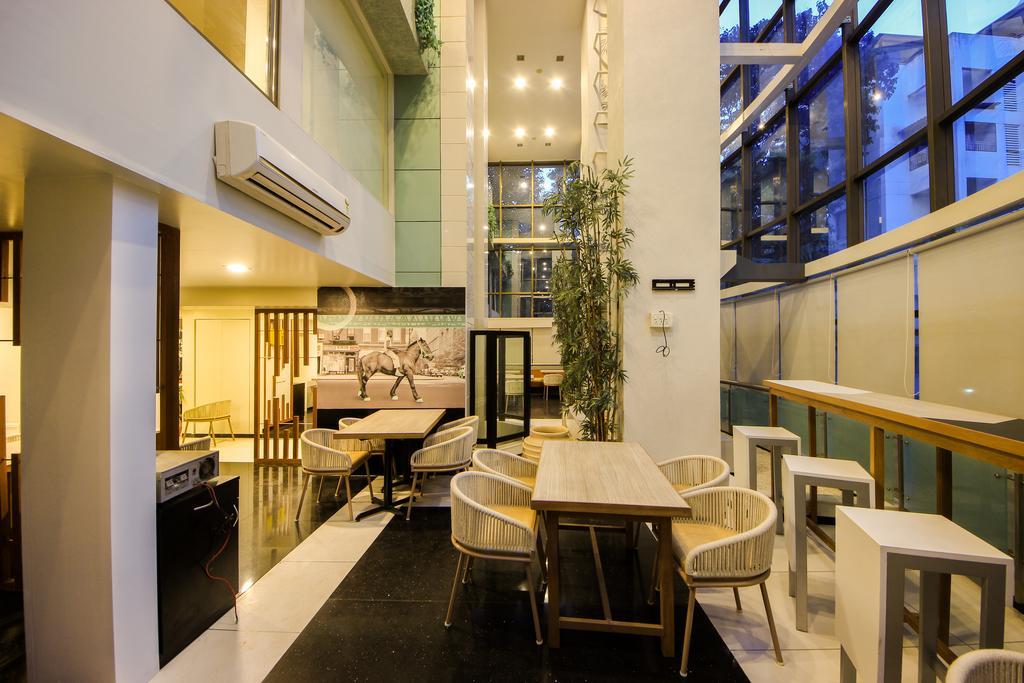Deccan 8 Pune Luaran gambar