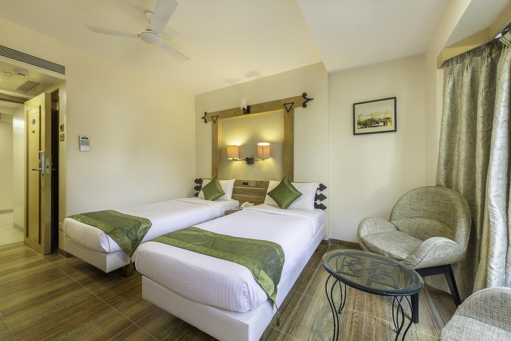 Deccan 8 Pune Luaran gambar