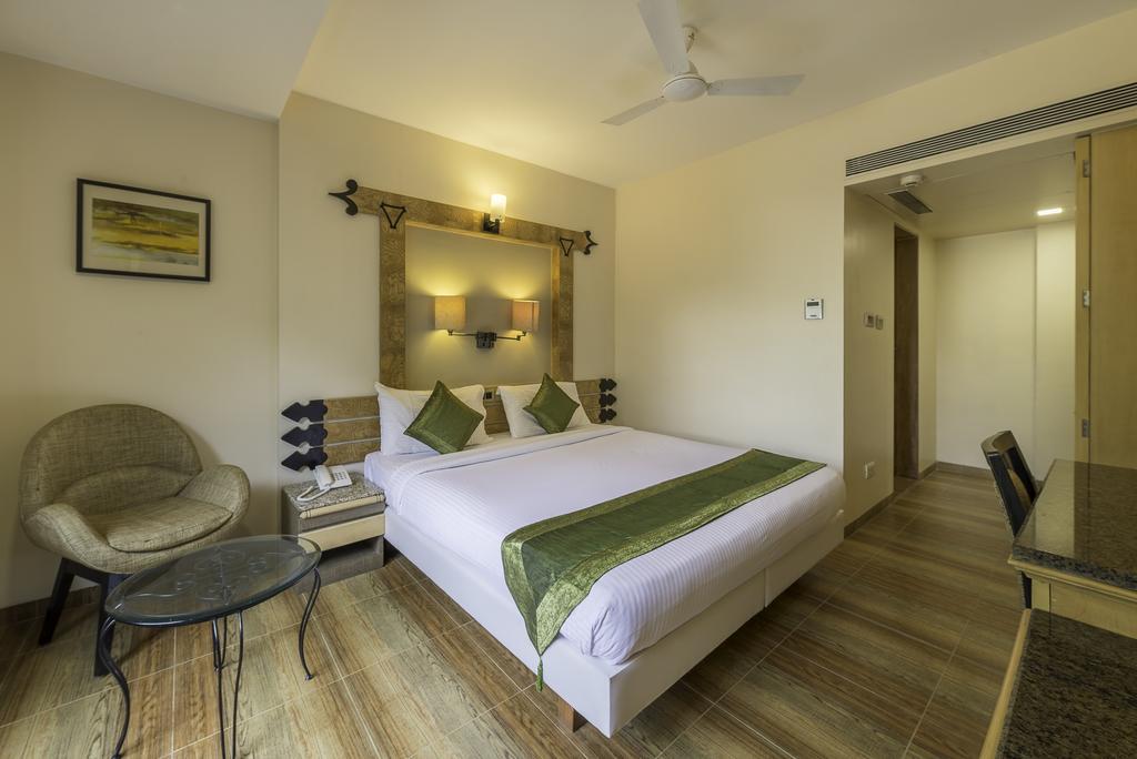 Deccan 8 Pune Luaran gambar