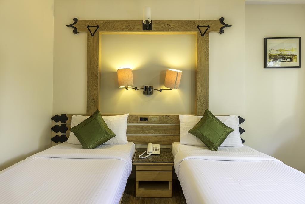Deccan 8 Pune Luaran gambar
